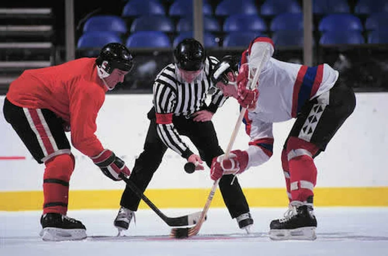 Khi chơi Ice Hockey phải đảm bảo rất nhiều điều kiện thi đấu